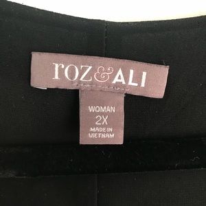 Roz & Ali Tops - Sleeveless chiffon top Roz & Ali Tops - Sleeveless chiffon top